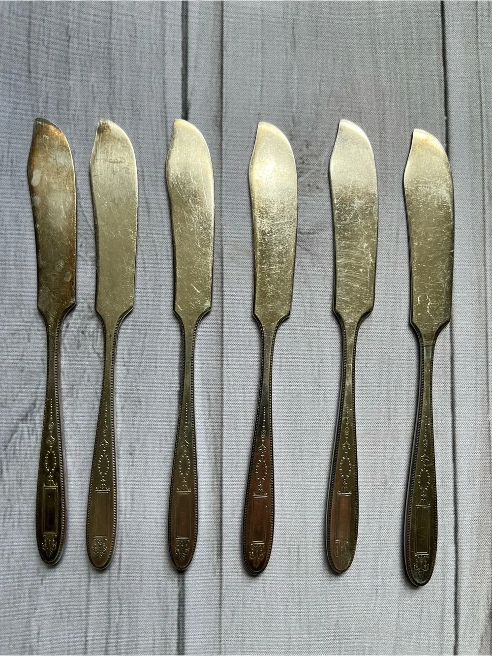 Set of 6 Oneida Community Plate Grosvenor flat handle butter spreaders.